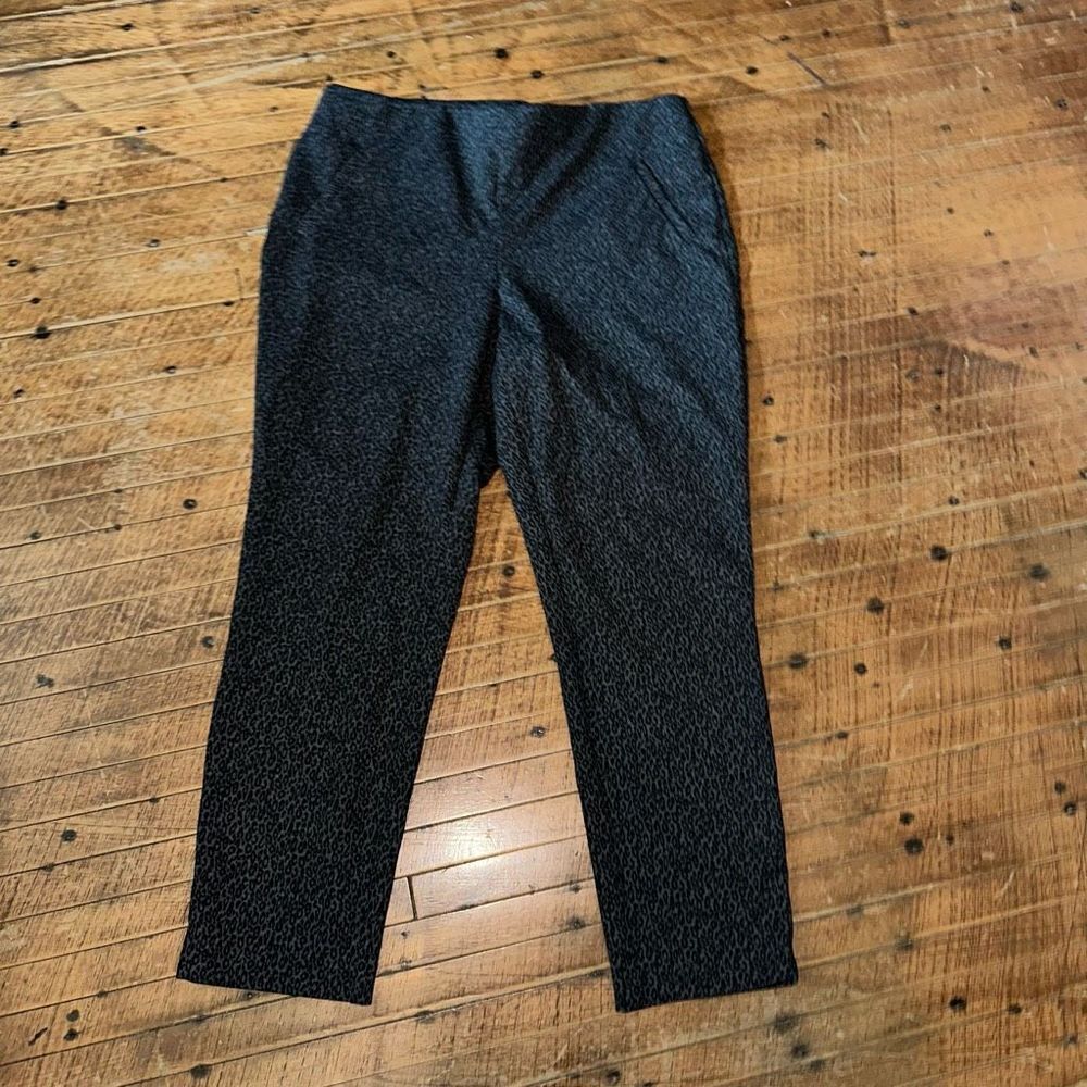 Chico’s Fabulously Slimming 2/12 black leopard pull on pants